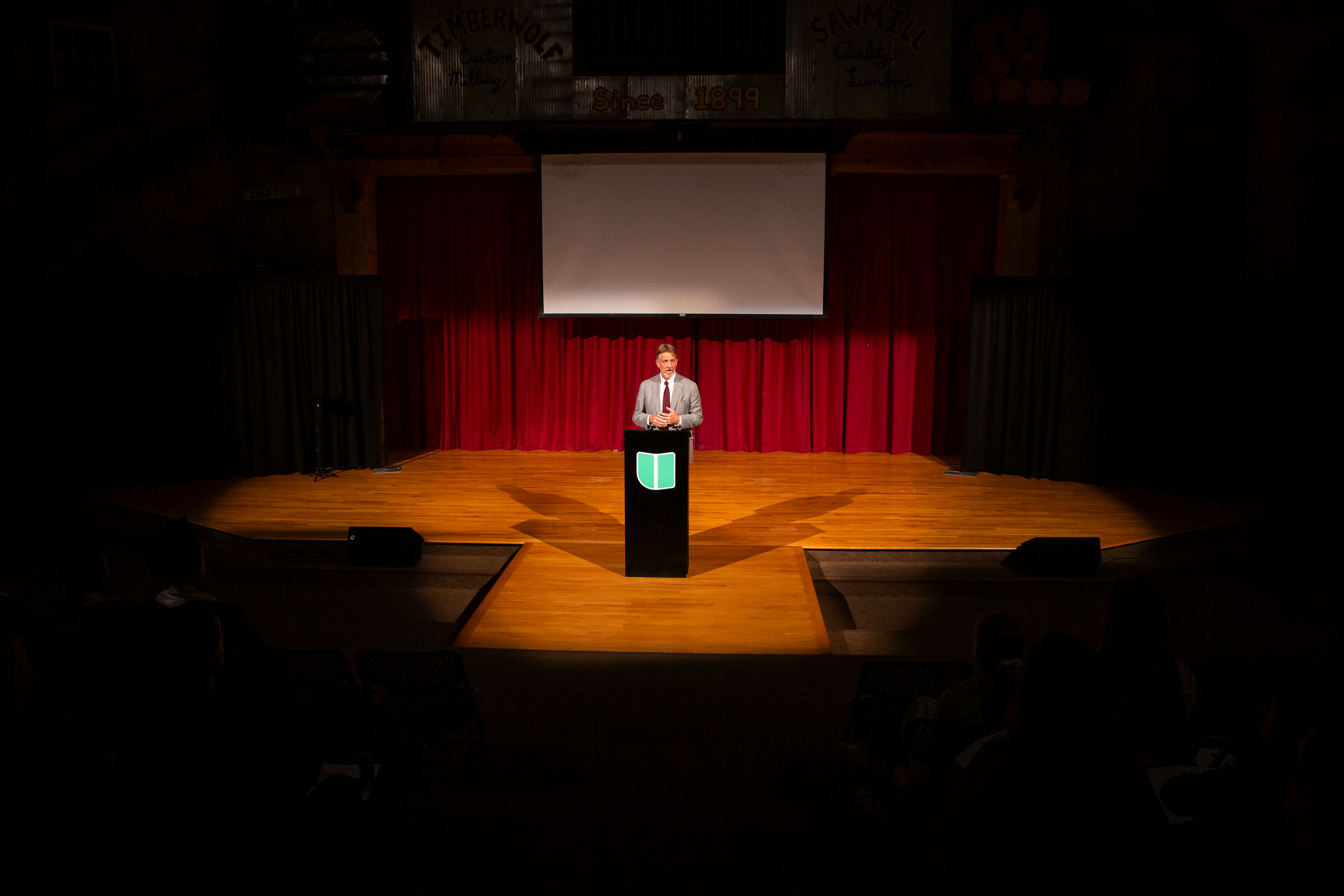 Andrew Pudewa speaking at an Unbound student event