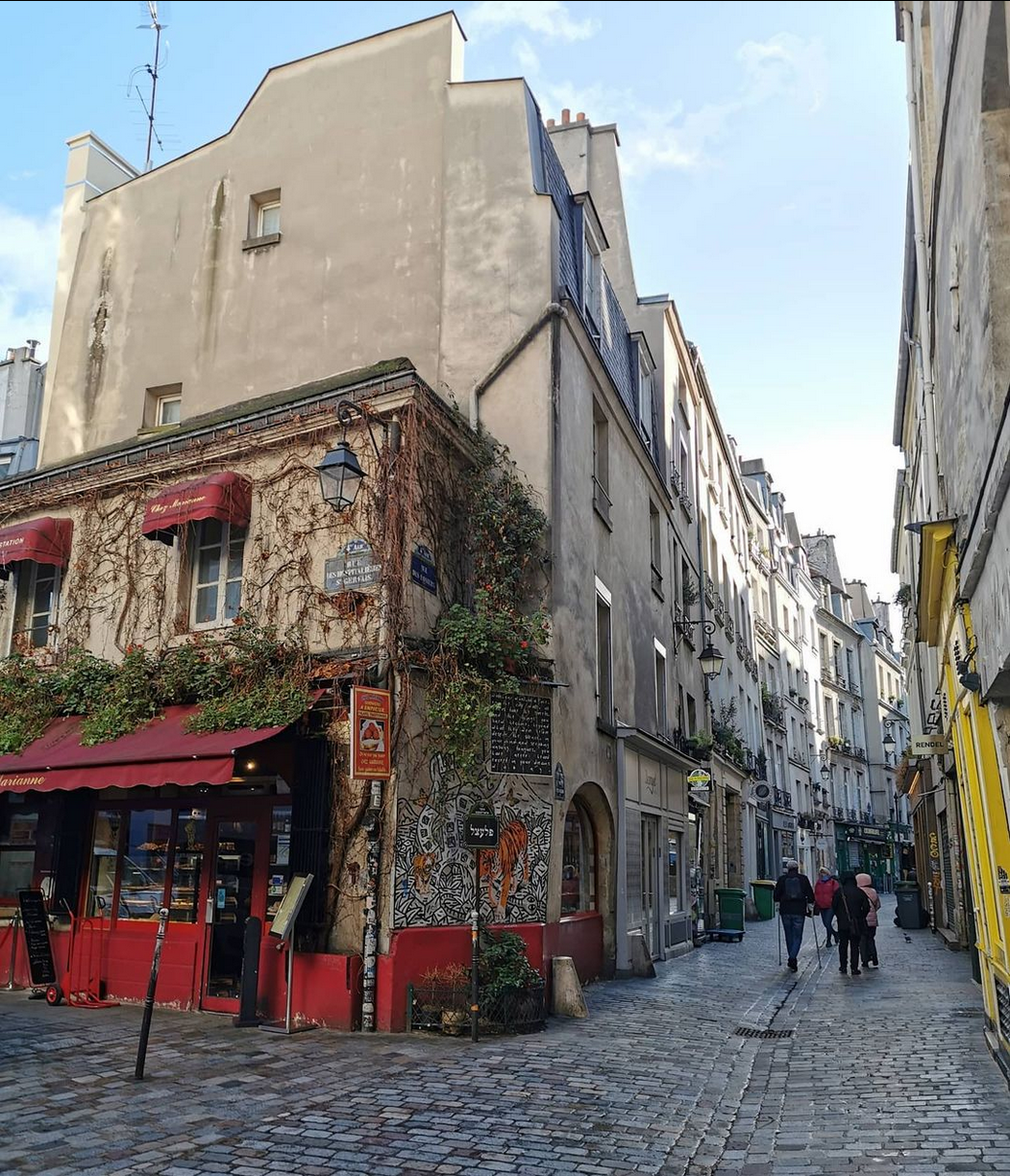 rue des rosiers in le marais paris 