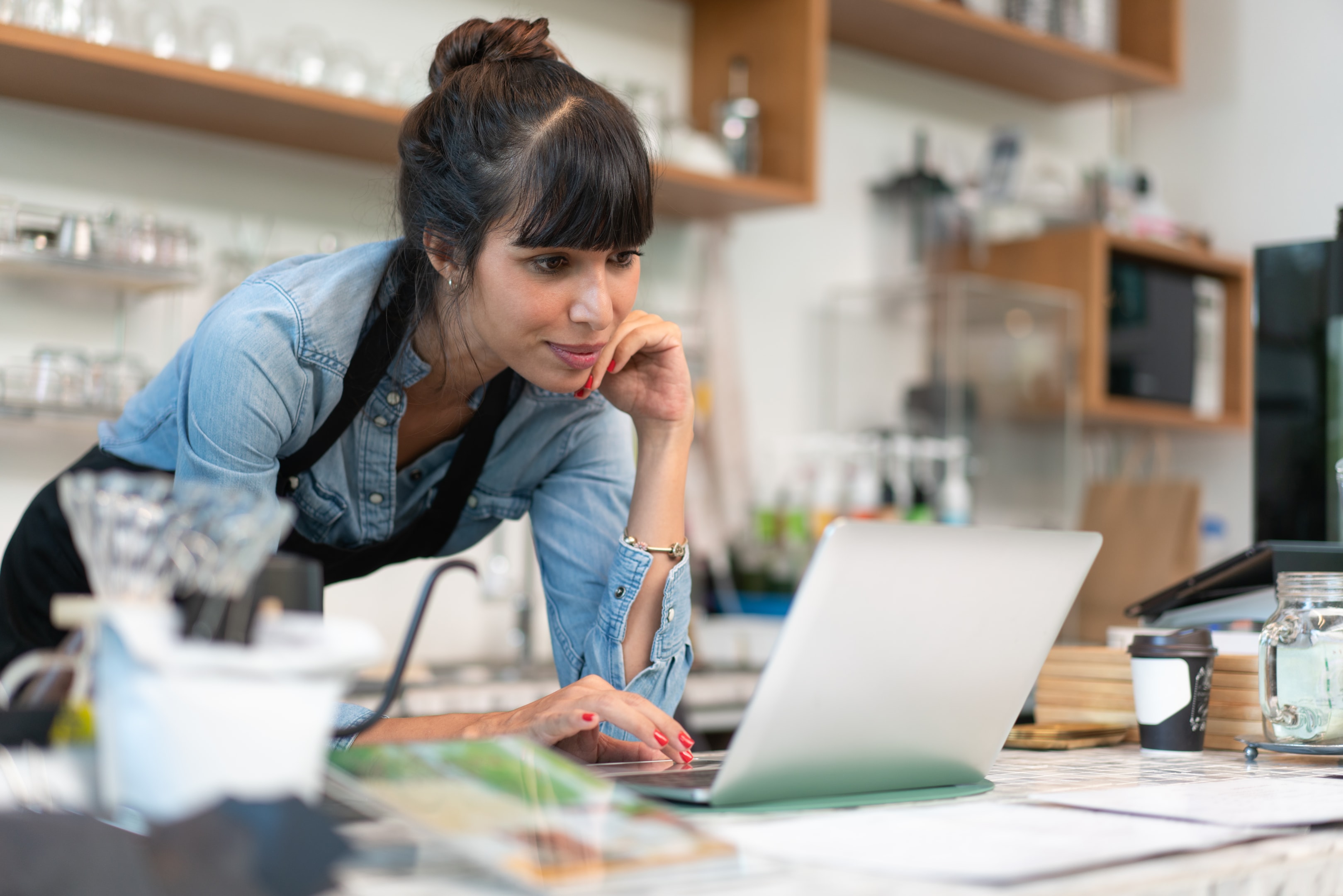 A small business owner uses a review response template for Yelp
