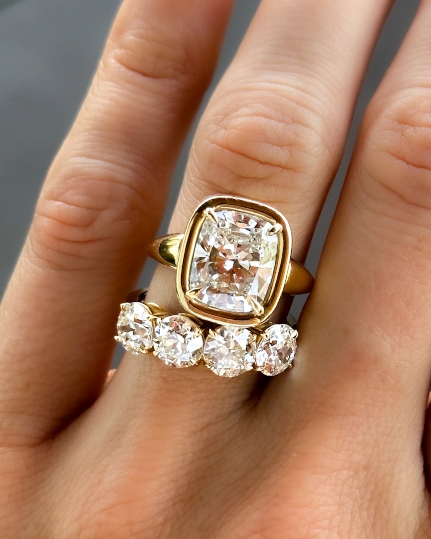 GOODSTONE Club Ring with an elongated cushion cut diamond