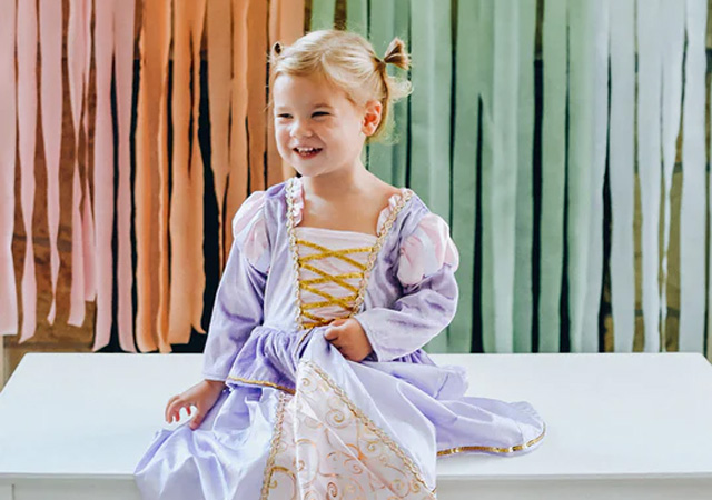 Rapunzel verkleedjurk prinses prinsessenfeestje kinderfeestje verkleden paarse verkleedkleedje meisje 