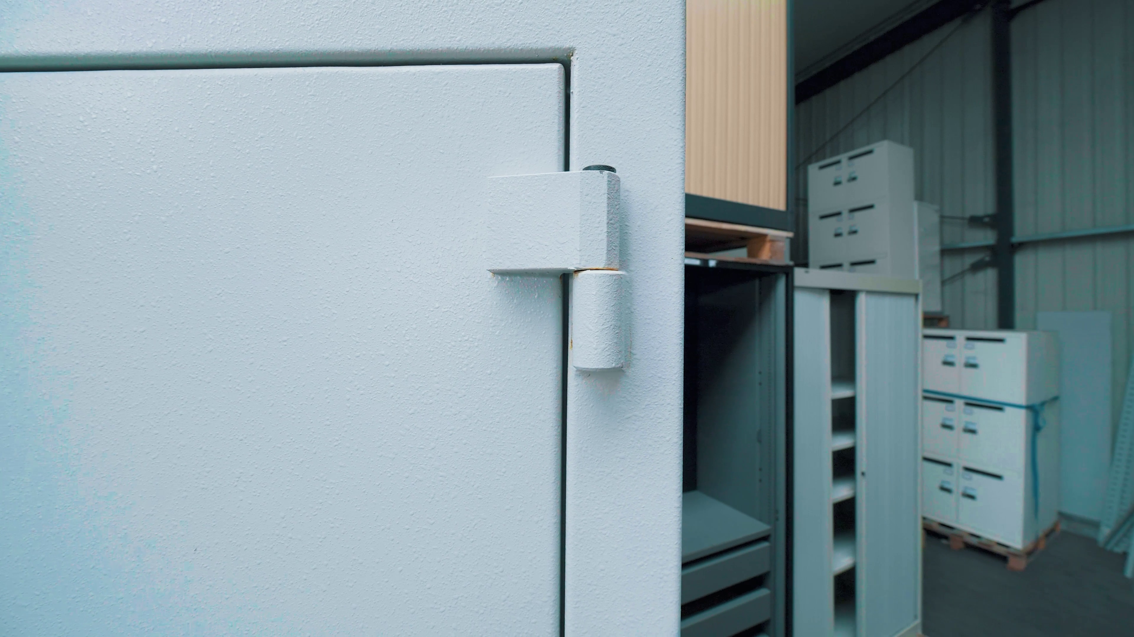 Szafa ognioodporna – kompleksowy przewodnik wyboru, bezpieczeństwa i zastosowań 3 Grubość ścian bocznych w szafie ognioodpornej. Źródło: Brastech