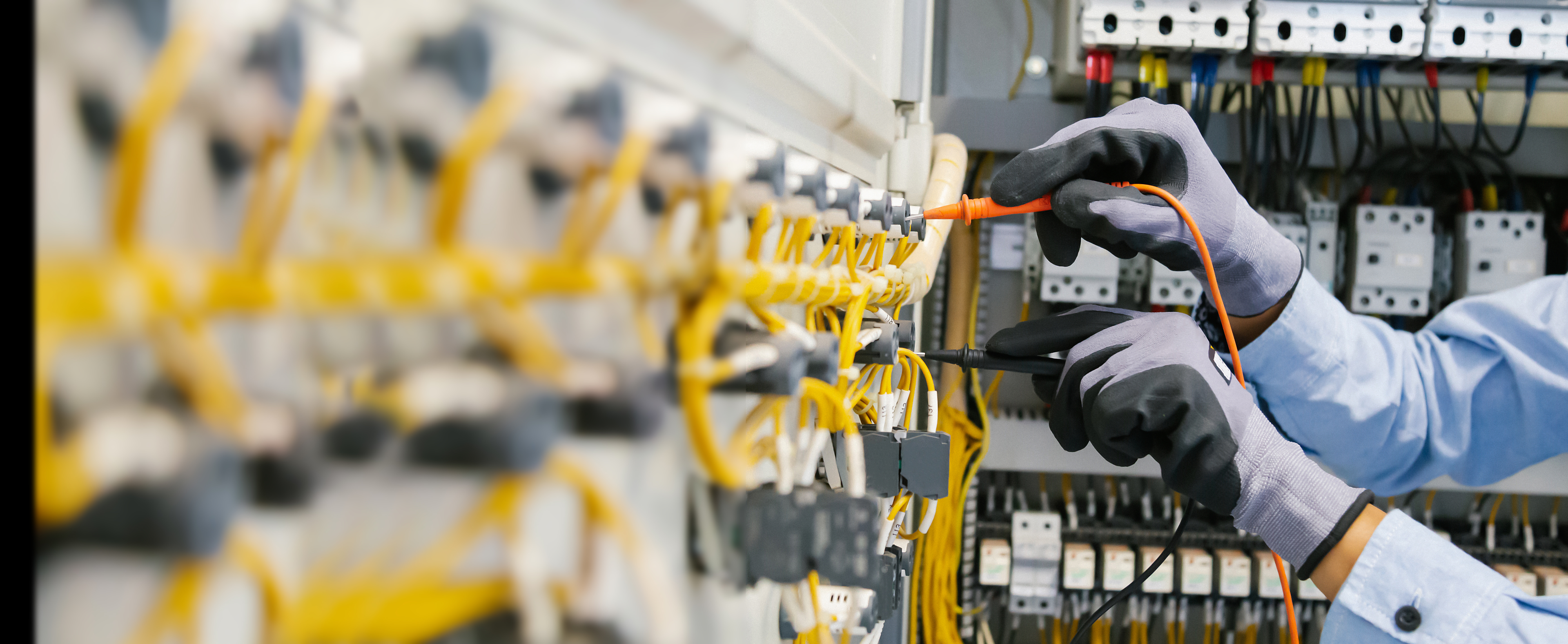 Une habilitation électrique peut varier d'un poste à un autre ou d'intervention à une autre. Elle caractérisera la capacité de la personne habilitée à effectuer talles ou telles opérations ou travaux sous tension. 