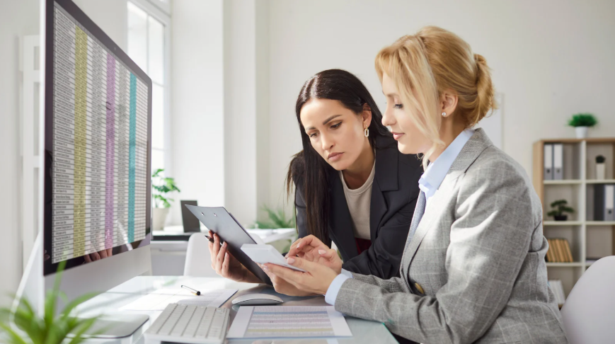 niwersalny ALT tekst do artykułu Trendy w szkoleniach biznesowych 2025 – rozwój kompetencji, zarządzanie projektami i sztuczna inteligencja w firmach ALT tekst pod sekcję AI AI sztuczna inteligencja w szkoleniach biznesowych – automatyzacja procesów, analiza danych i wsparcie menedżerów ALT tekst pod sekcję menedżerską Szkolenia menedżerskie i zarządzanie projektami – rozwój kompetencji liderów w dużych przedsiębiorstwach ALT tekst pod obsługę klienta Szkolenia z obsługi klienta i komunikacji – budowanie doświadczenia, relacji i lojalności klientów ALT tekst pod szkolenia kompleksowe Kompleksowe szkolenia biznesowe dla firm – szerokie spektrum kompetencji i rozwój pracowników