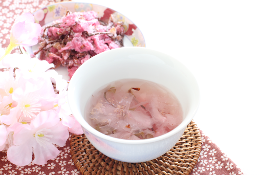 How to Make Cherry Blossom Tea