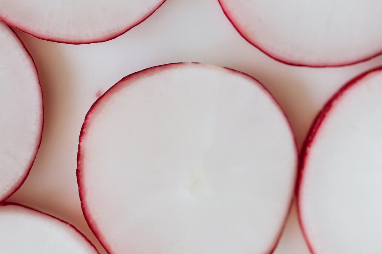 eat radishes