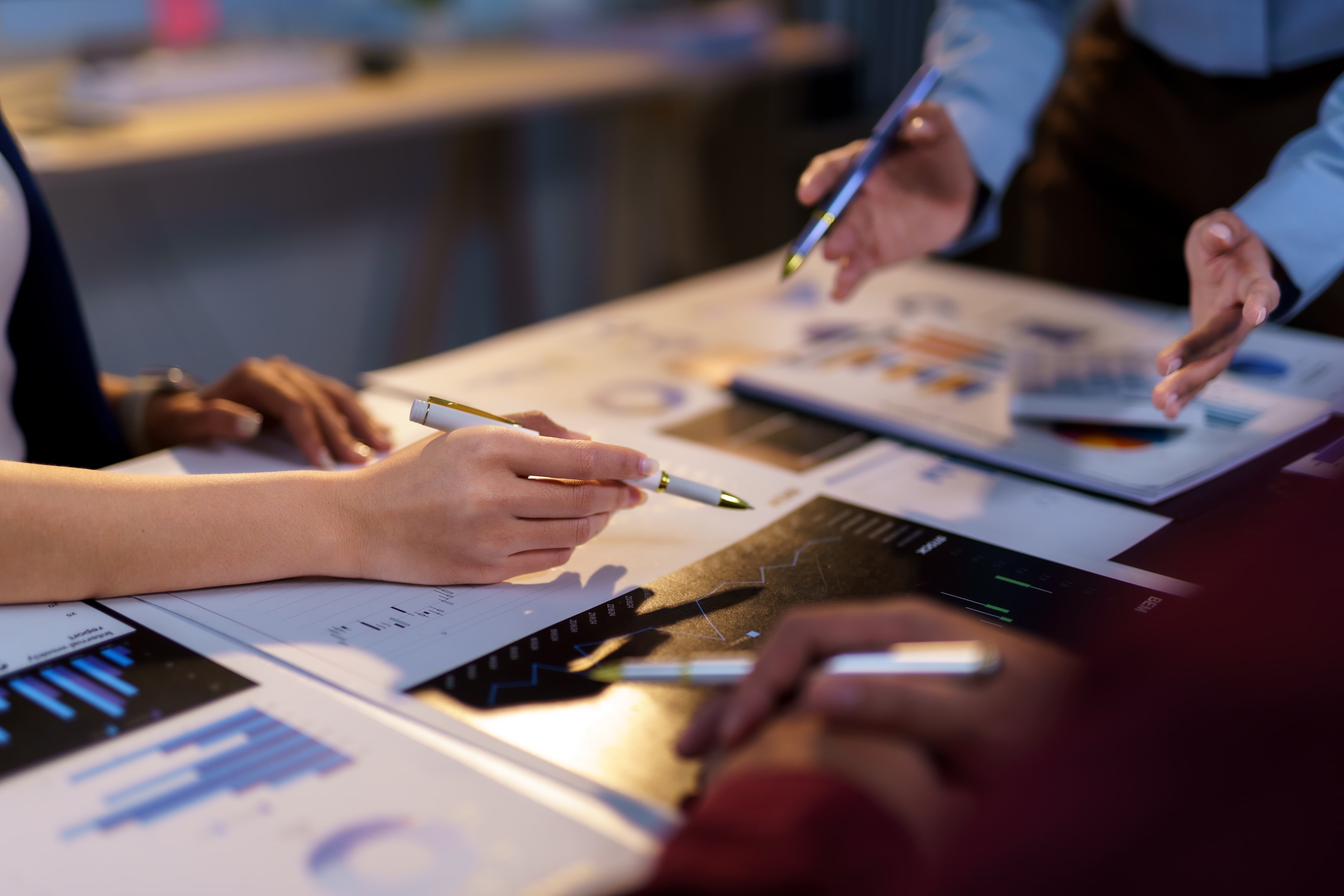 analiza trendów rynkowych z wykorzystaniem narzędzi analitycznych