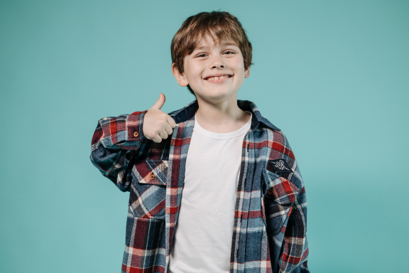 10 year old boy giving a thumbs up to the right jaw alignment choices
