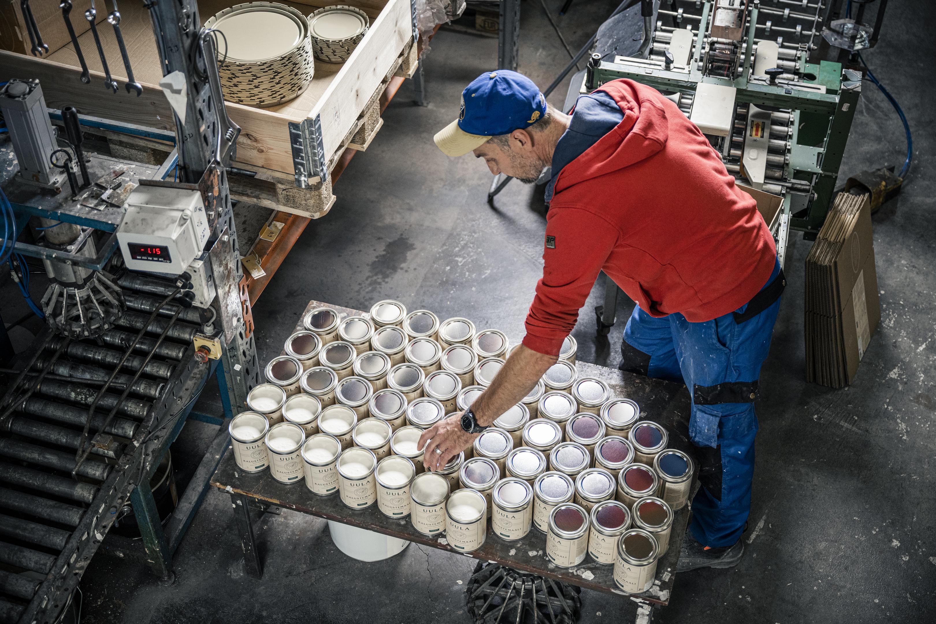 Uula on kotimaisessa omistuksessa ja maalit valmistetaan käsityönä kotimaassa.