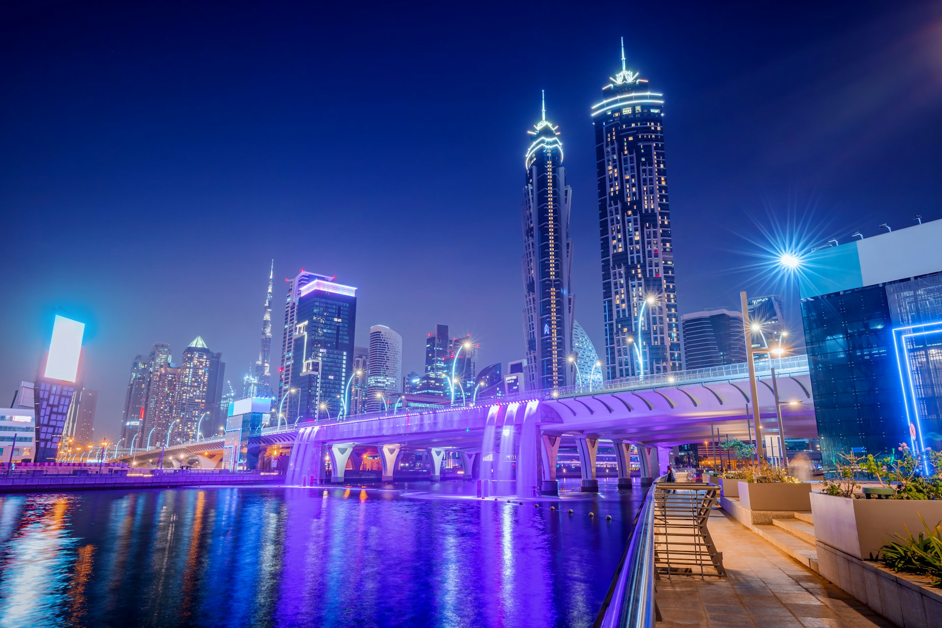 Few places in the world will grab yoiur attention like Dubai Downtown does.