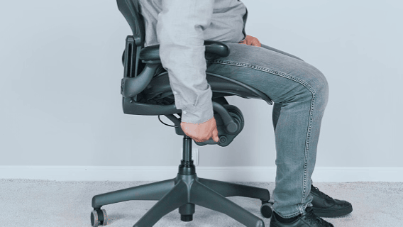 Regulacja fotela biurowego – słownik pojęć i praktyczny przewodnik 6 Regulacja siły oporu oparcia. Źródło: Brastech