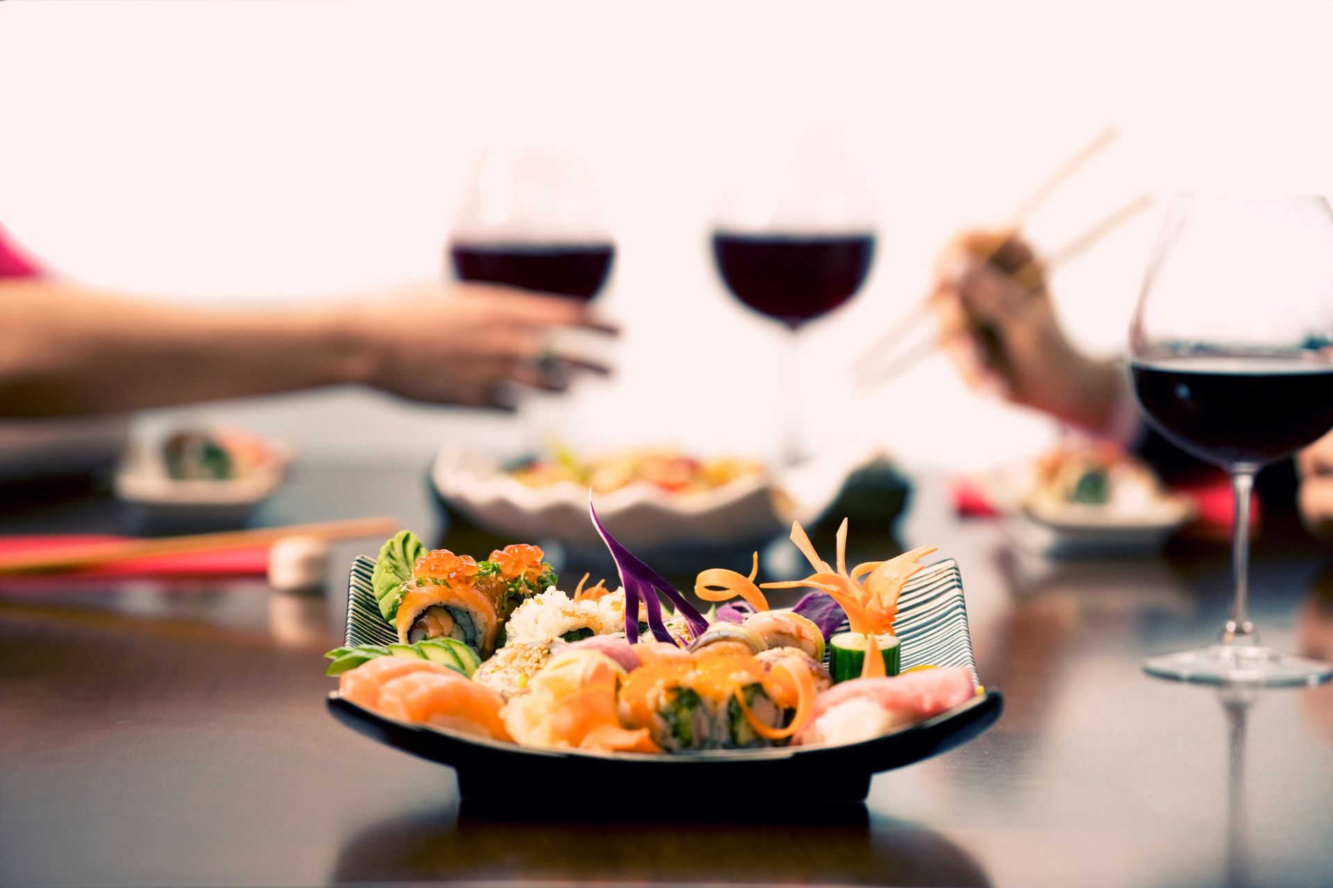 Ook een goede rode wijn past bij sushi