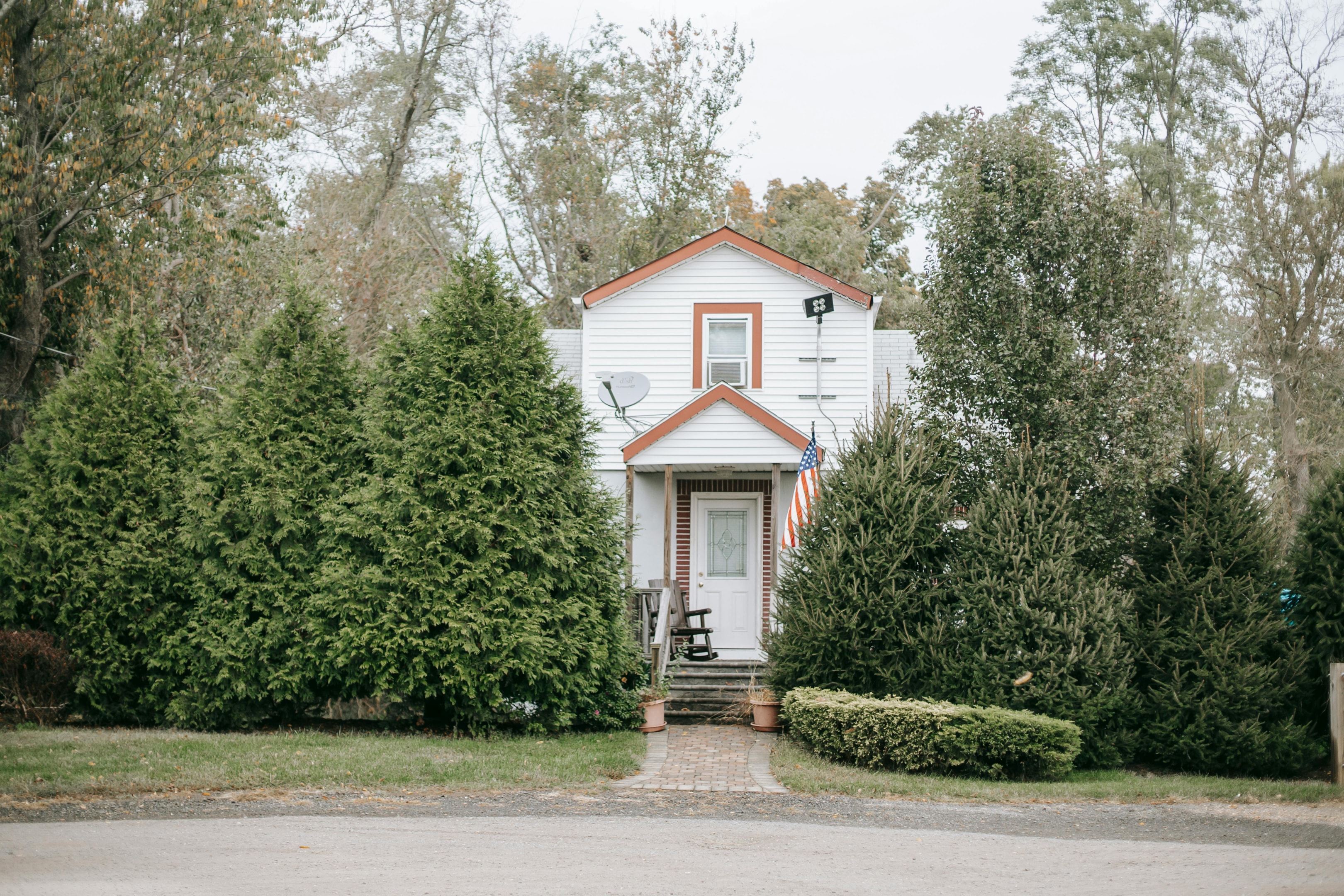 Single family house in remote area, being sold by beneficiaries after death of the owner.