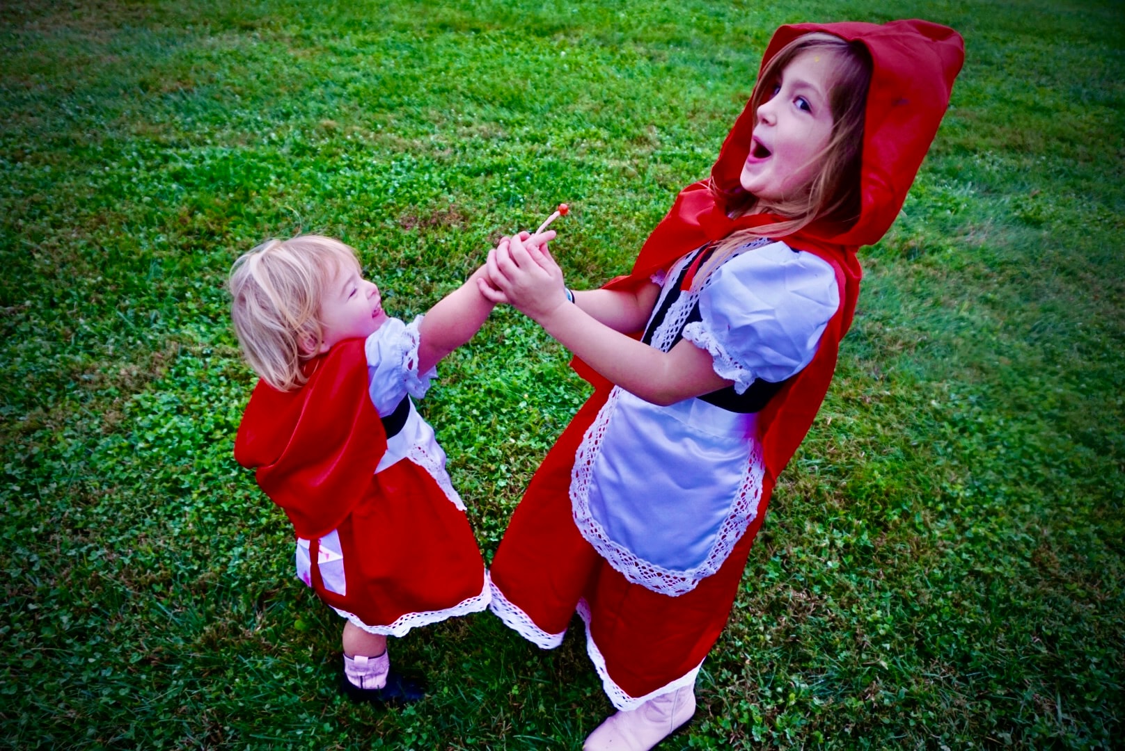 Bring to life your Little red riding hood with these costumes for halloween