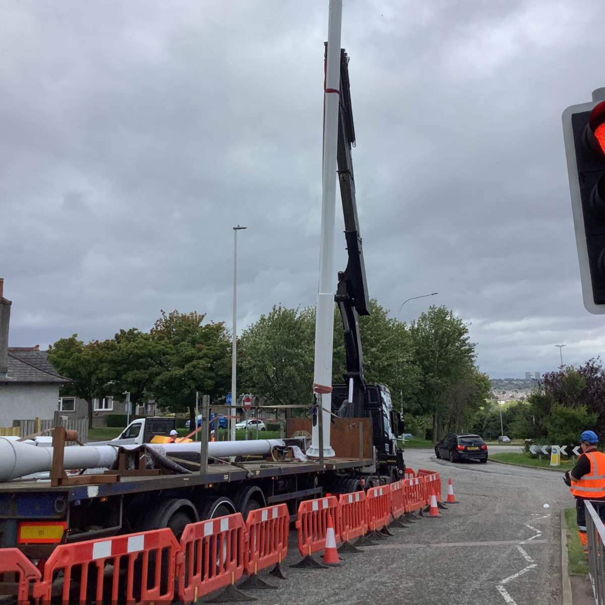 LIG offers UK traffic management solutions such as digital traffic controls, temporary lights, road closures and a convoy system when appropriate. 