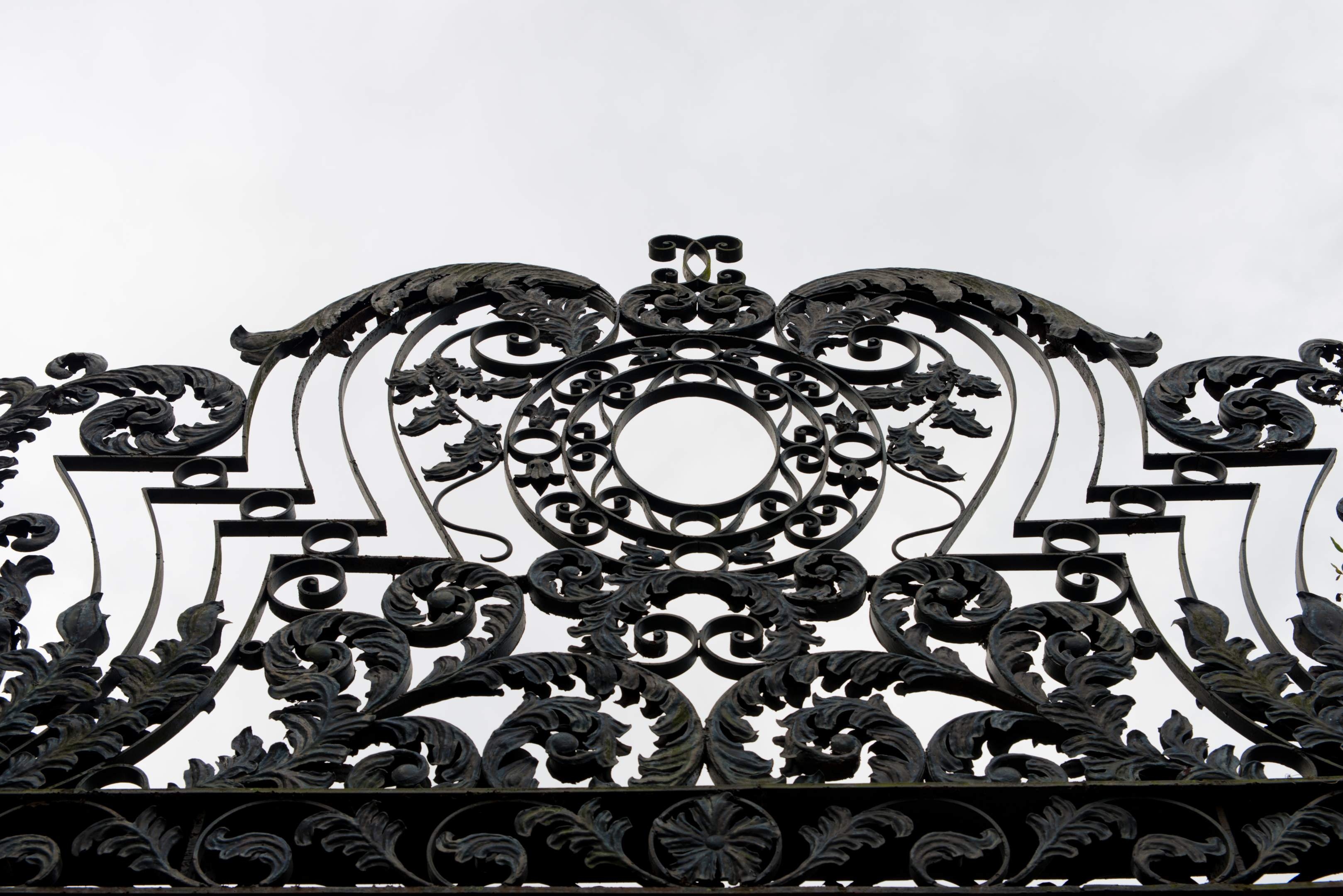 Image of the artistic Promenade gate made by Almario
