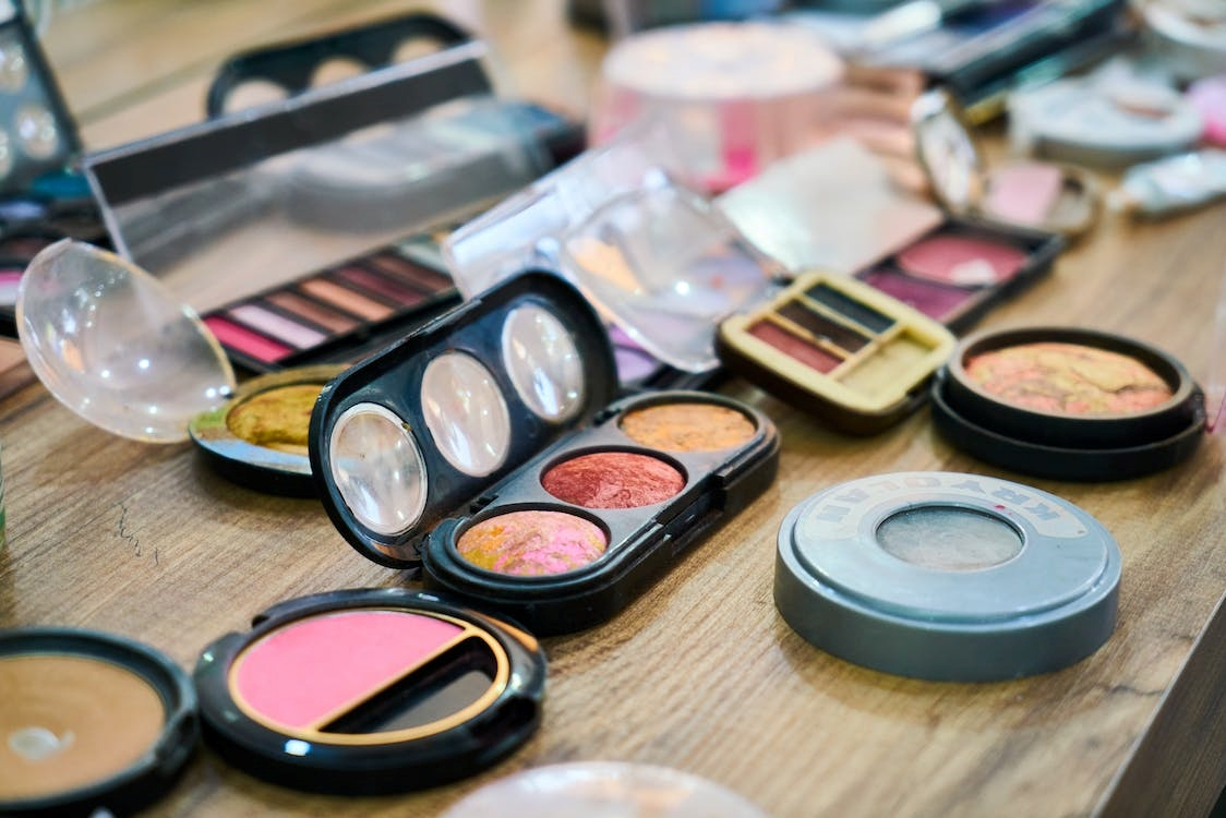 Reasons why talc-free eyeshadow palettes are becoming more popular