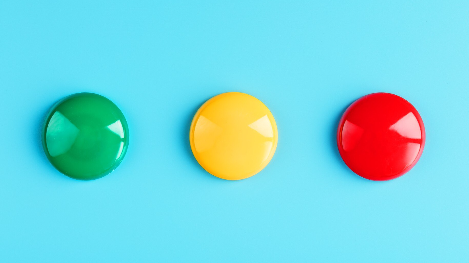 Green, yellow, and red status buttons, representing task management and presence tools built into modern cloud PBX systems.