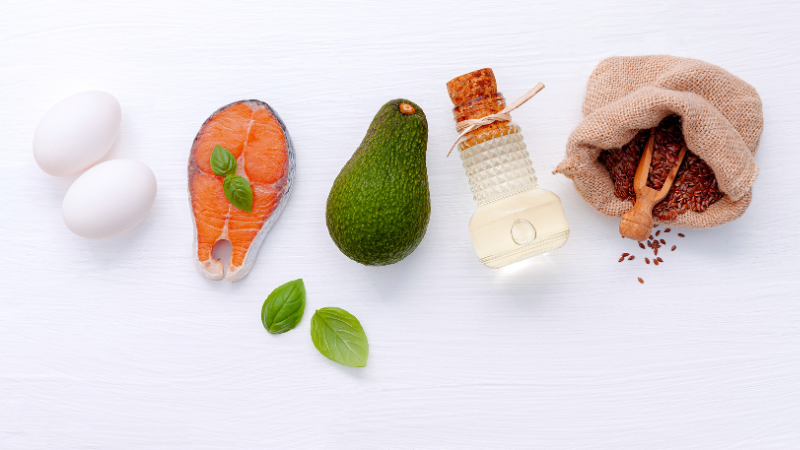 Viele gesunde Fette, Eiweiß und möglichst wenig Kohlenhydrate sind die Zauberformel auf dem Weg zur Ketose