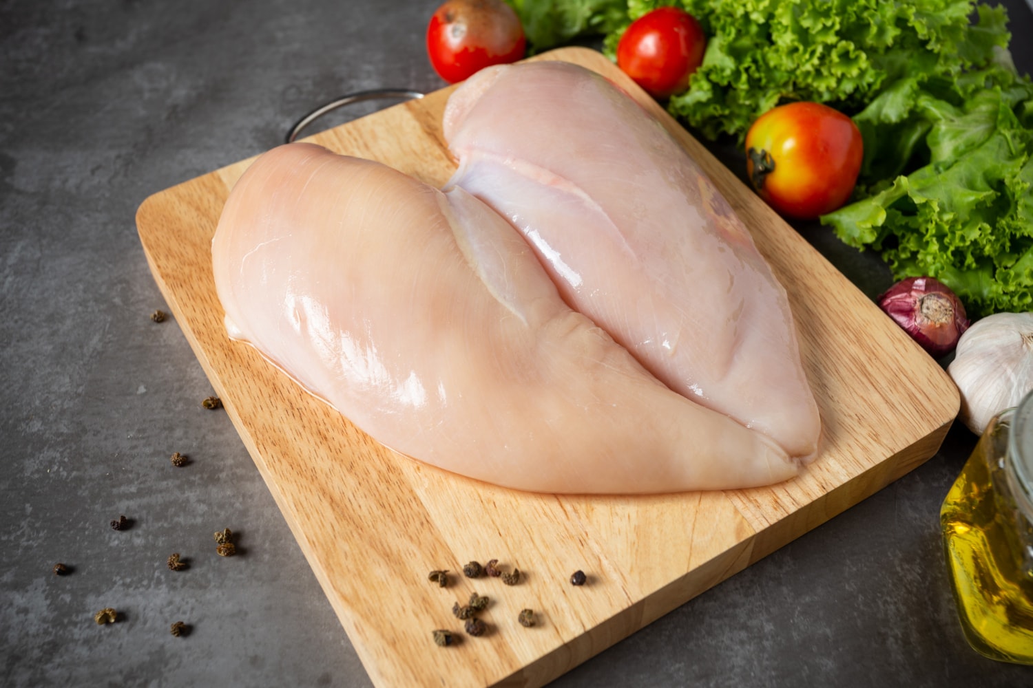 Daging ayam (https://www.freepik.com/free-photo/raw-chicken-breasts-wooden-cutting-board_5072074.htm#fromView=search&page=1&position=1&uuid=7d68a128-7bc9-43b4-8b0a-1e2d04dfad11)