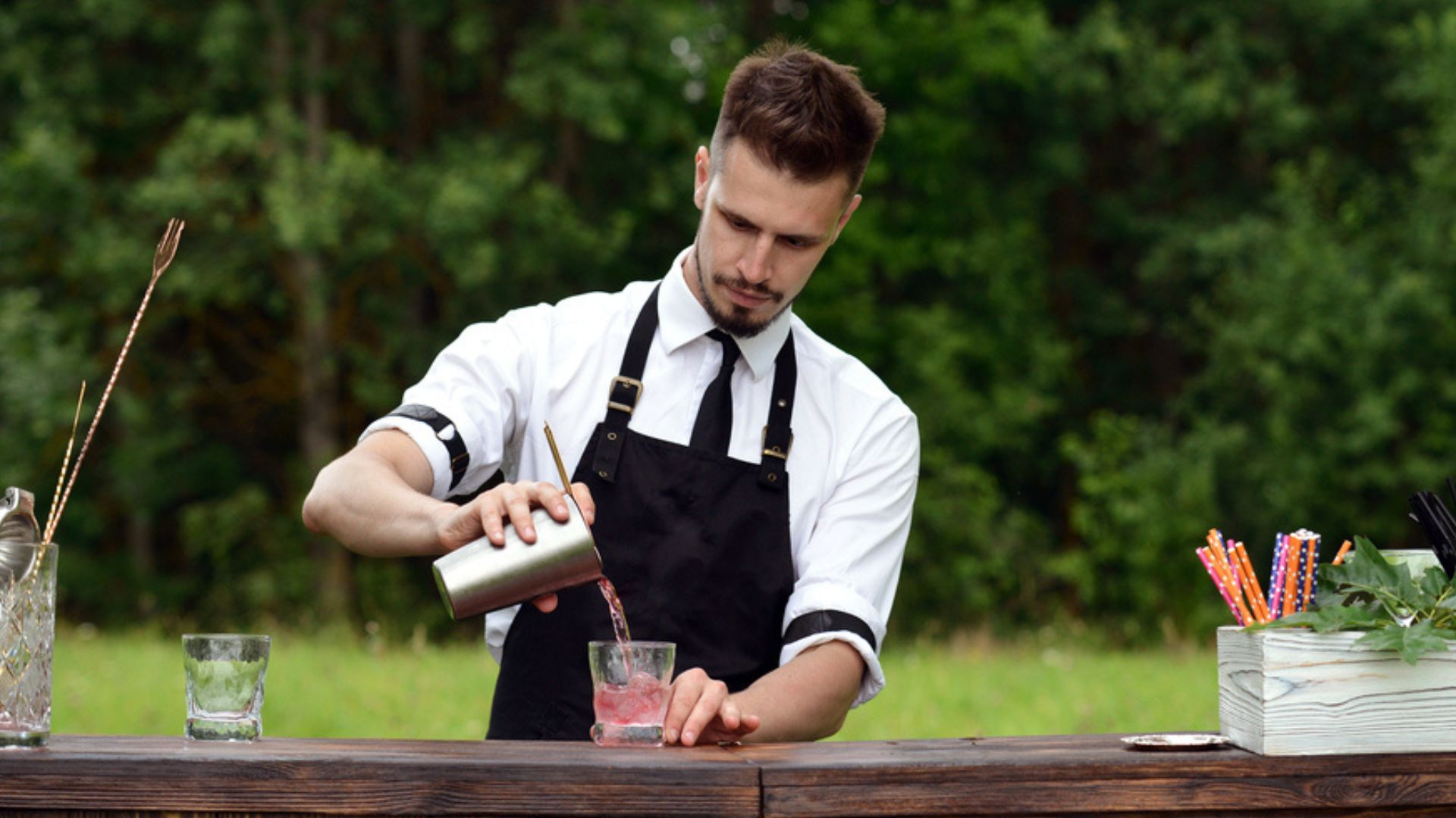 How To Find A Reliable Outdoor Mobile Bar Hire? -