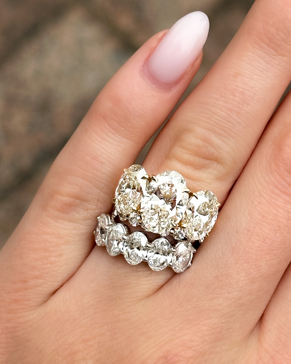 GOODSTONE Triad Engagement Ring With Oval Cut Diamonds