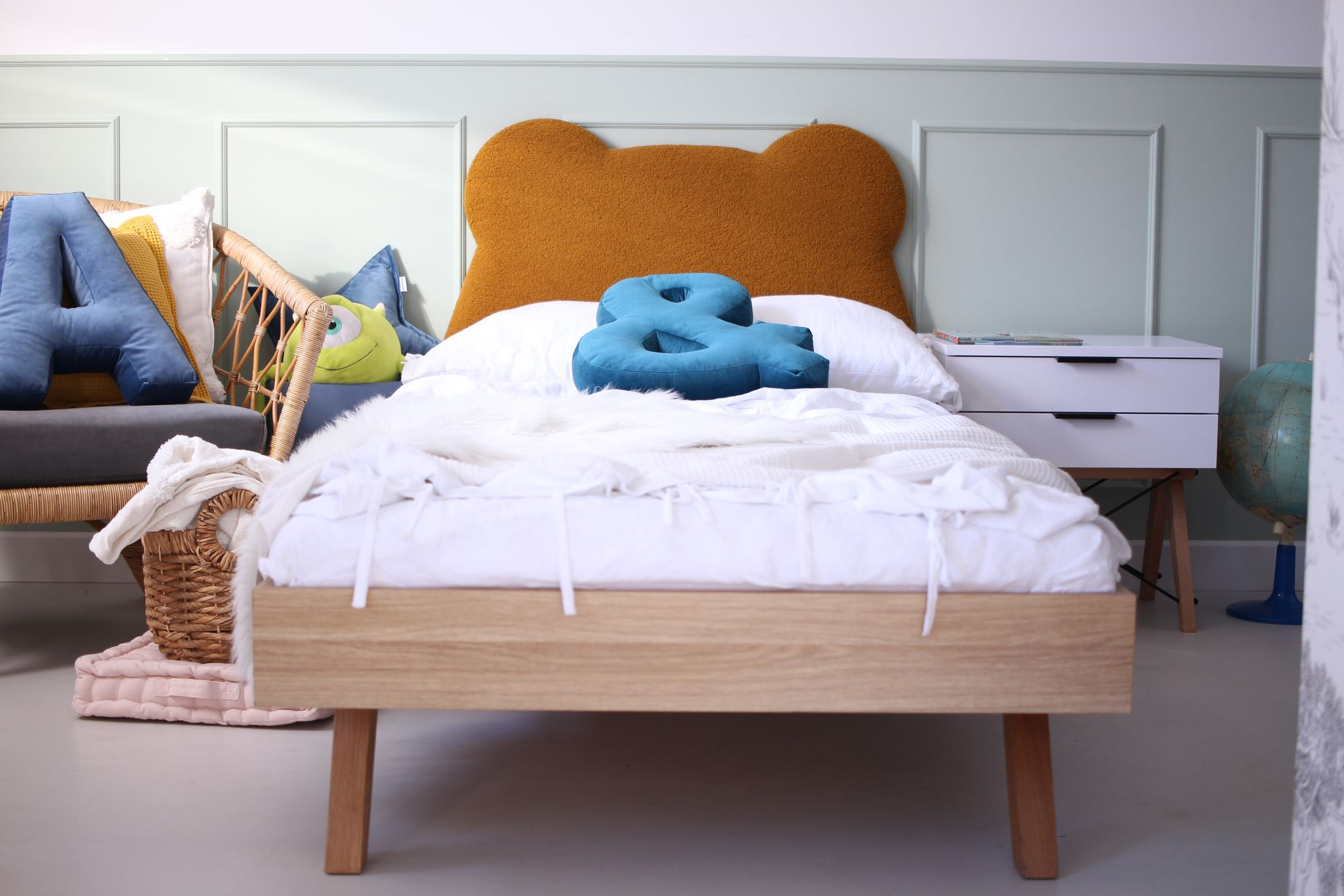 Łóżko dziecięce Miś Furi na drewnianych nóżkach