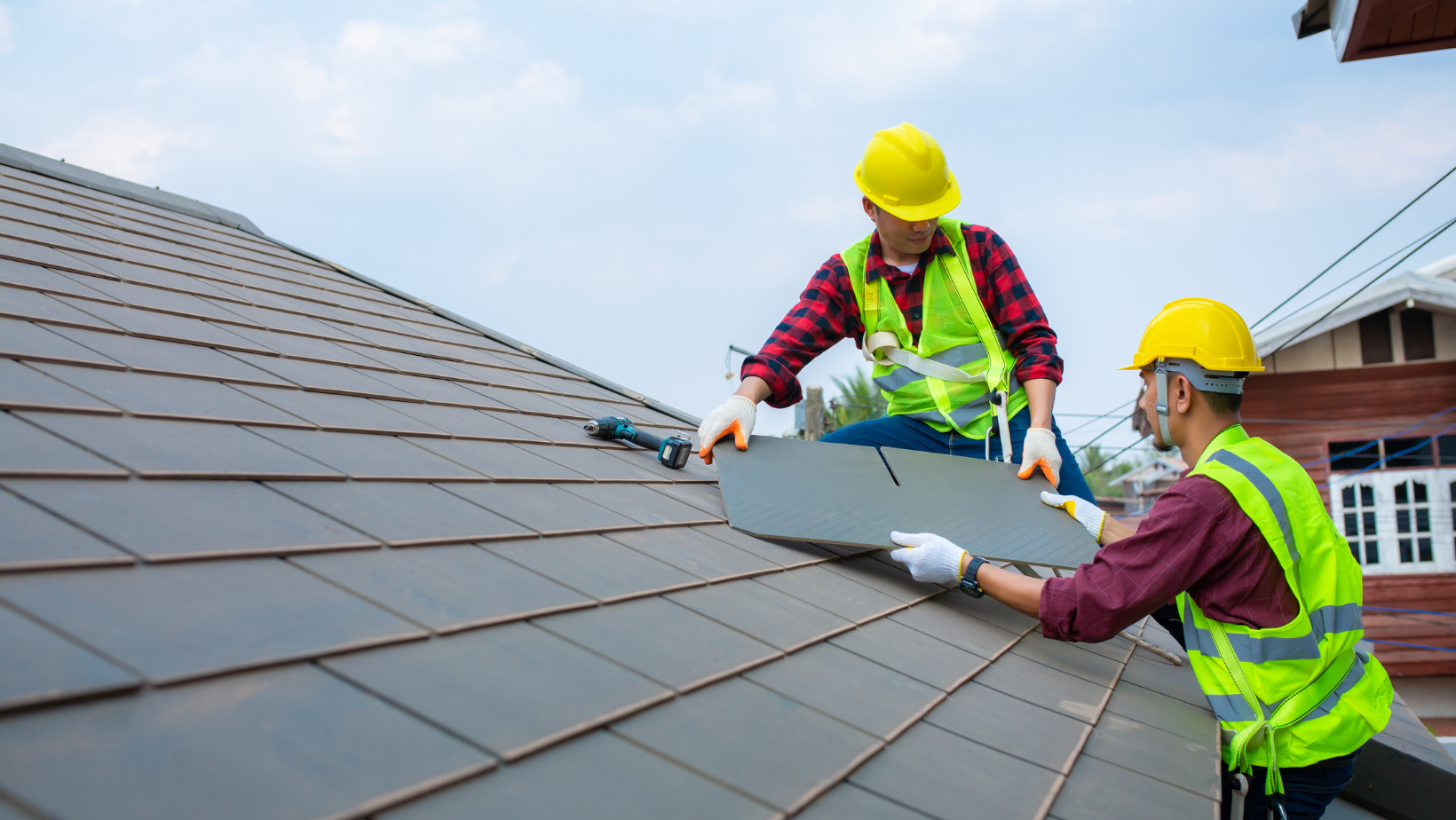 Who are commercial roofing contractors?