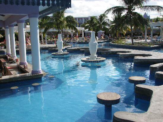 RIU swim up bar