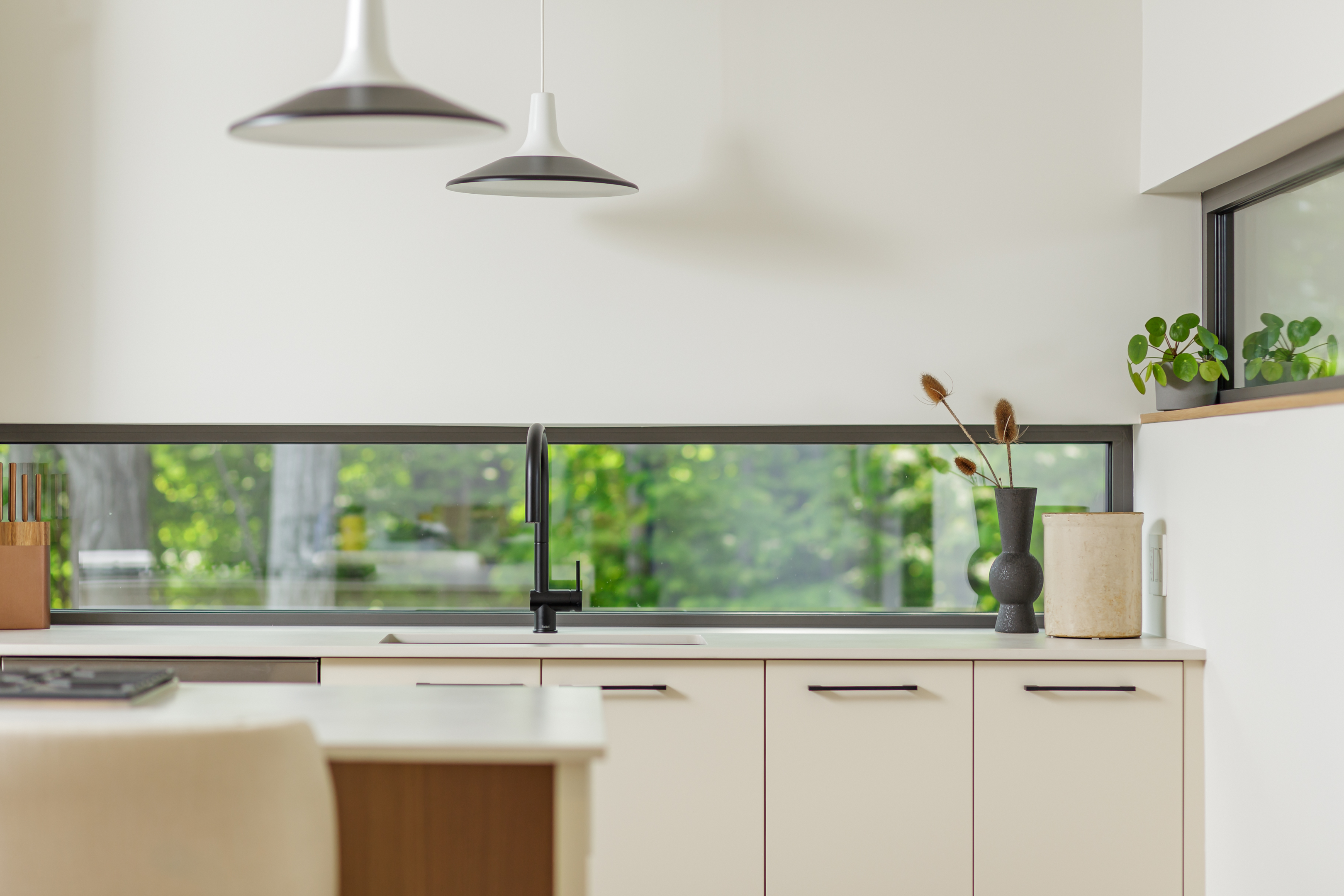 modern minimalist kitchen