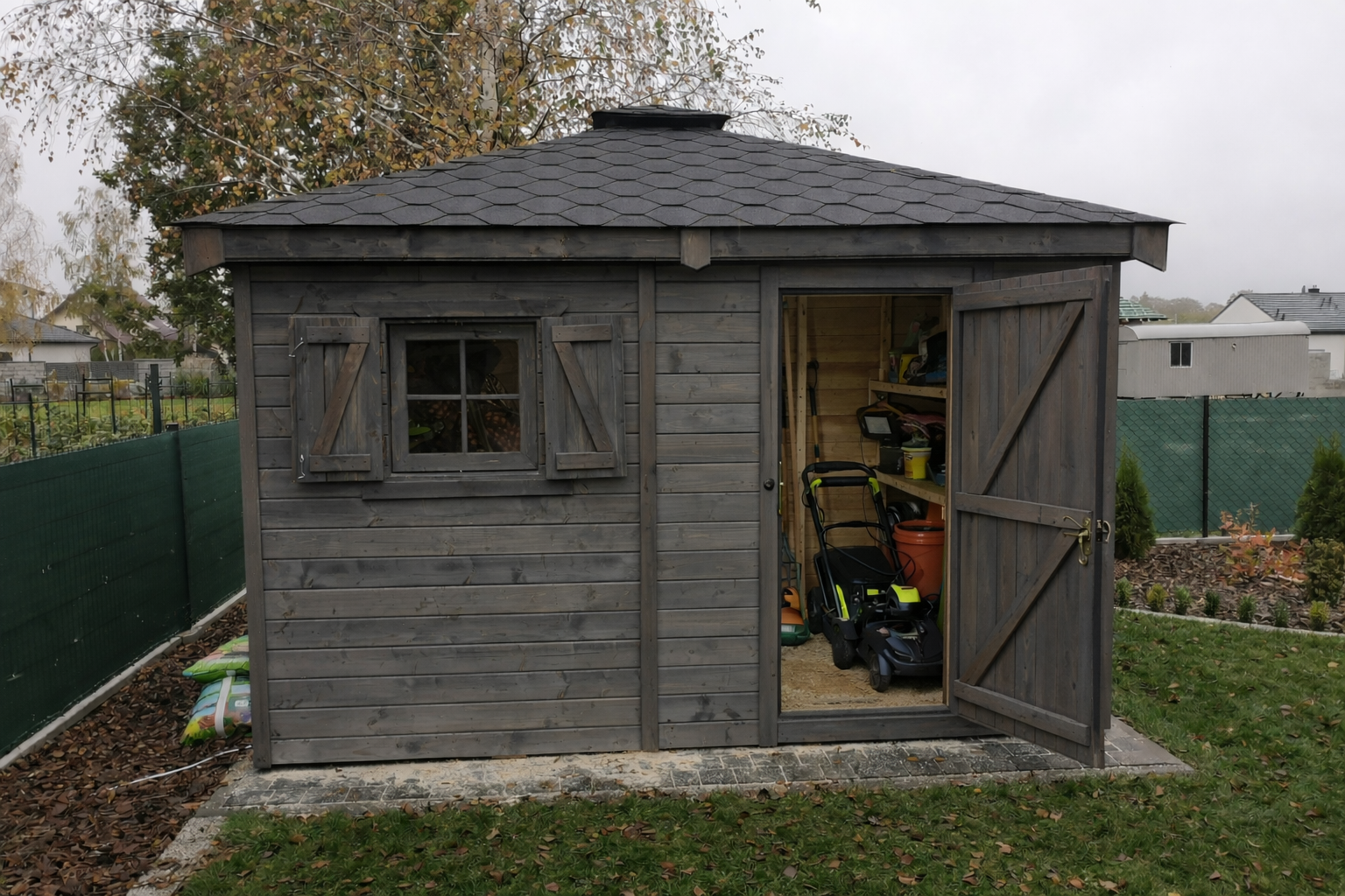 Na jakim fundamencie postawić domek narzędziowy, aby służył przez lata?