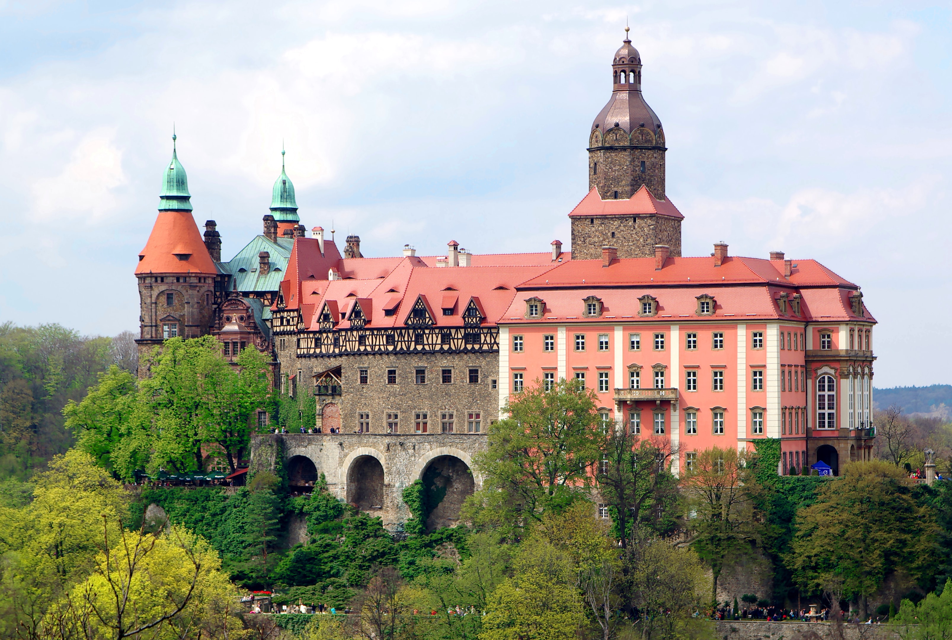 Zamek Książ w Wałbrzychu (źródło: https://commons.wikimedia.org/wiki/File:20160502_Zamek_Ksi%C4%85%C5%BC_6244.jpg)