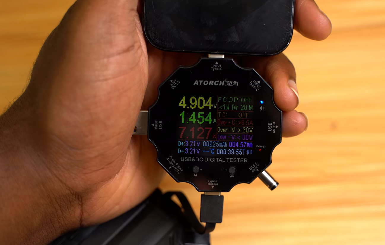 KEPSWIN solar power bank using a built-in USB-C cable