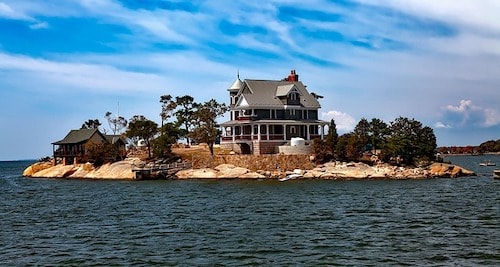 A ton of marine life swims around the expansive natural beauty of the Thimble Islands
