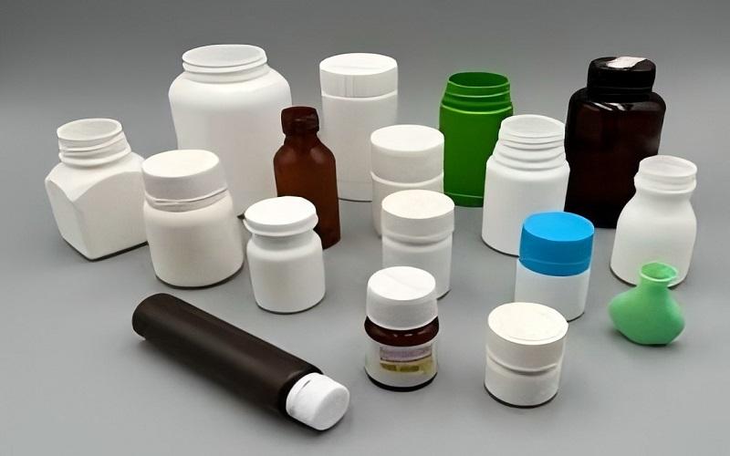 injection blow molded pharmaceutical vials and medical plastic containers