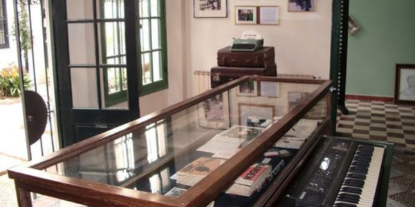 Salle dédiée à l' auteur et compositeur Paul Bowles au musée de légation américaine de Tanger.
