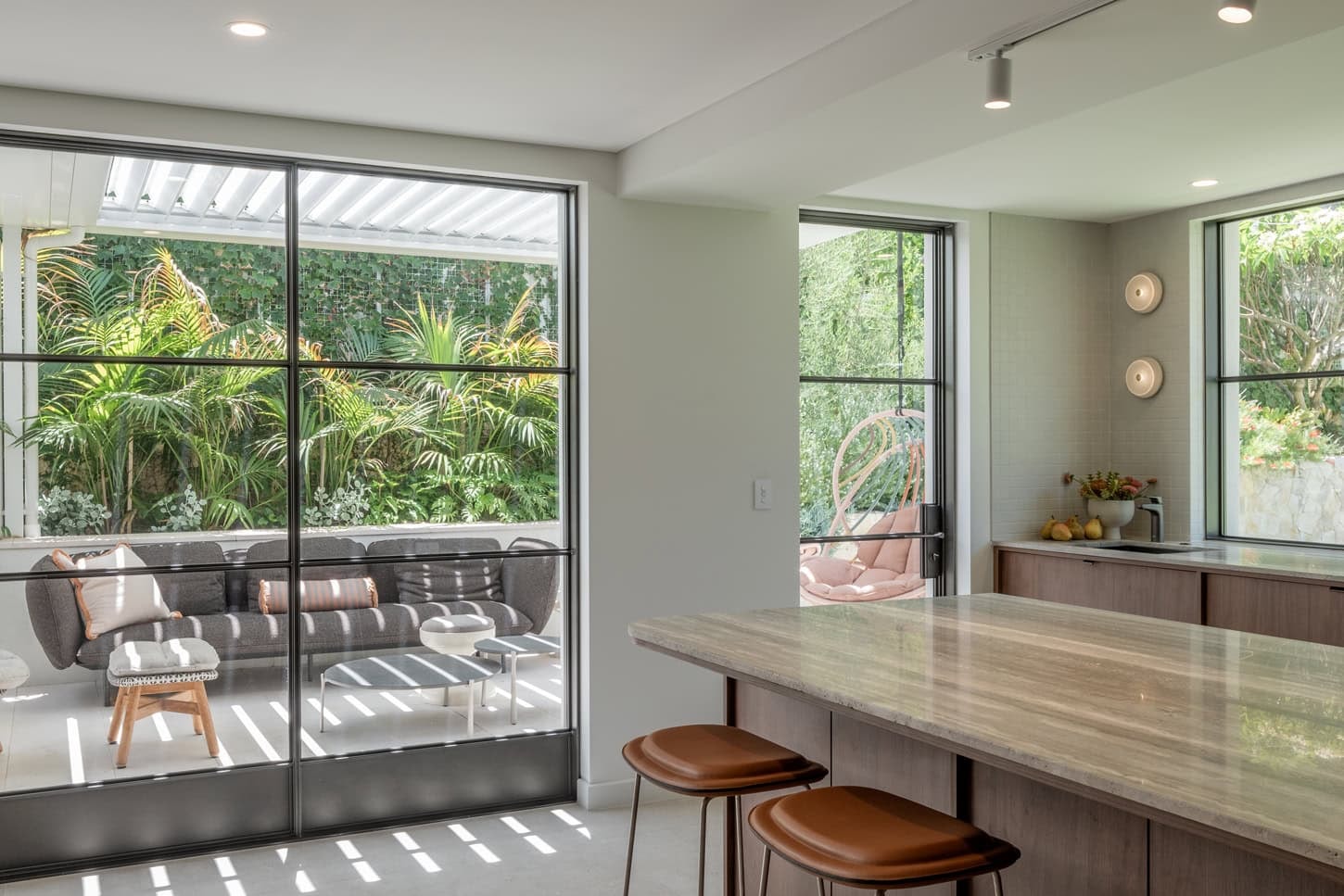 Find the Perfect Colour Scheme for Your Kitchen: A Guide to Timeless Design Choices ef421cc9 ad40 40a4 bb64 eddac8eb3839 1