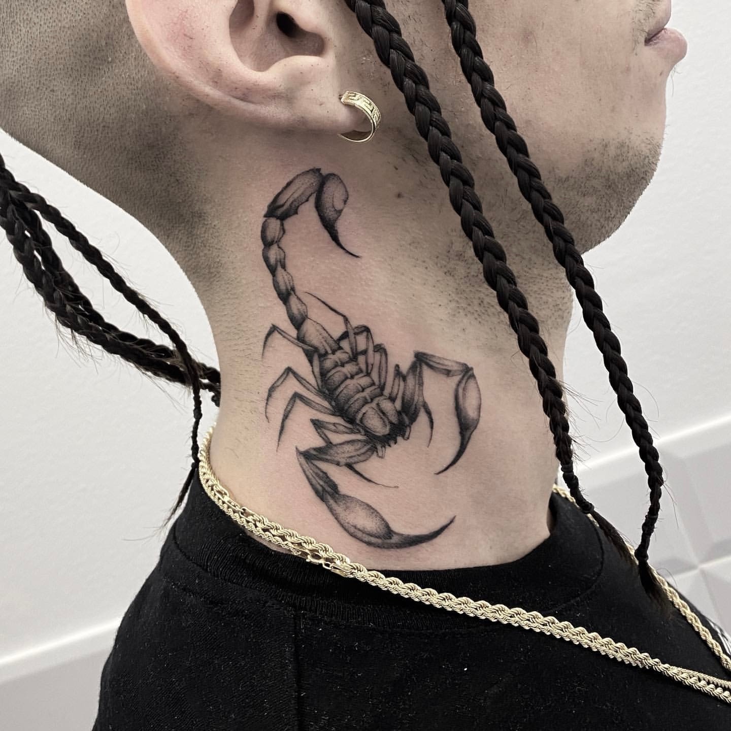 nacken tattoo männer