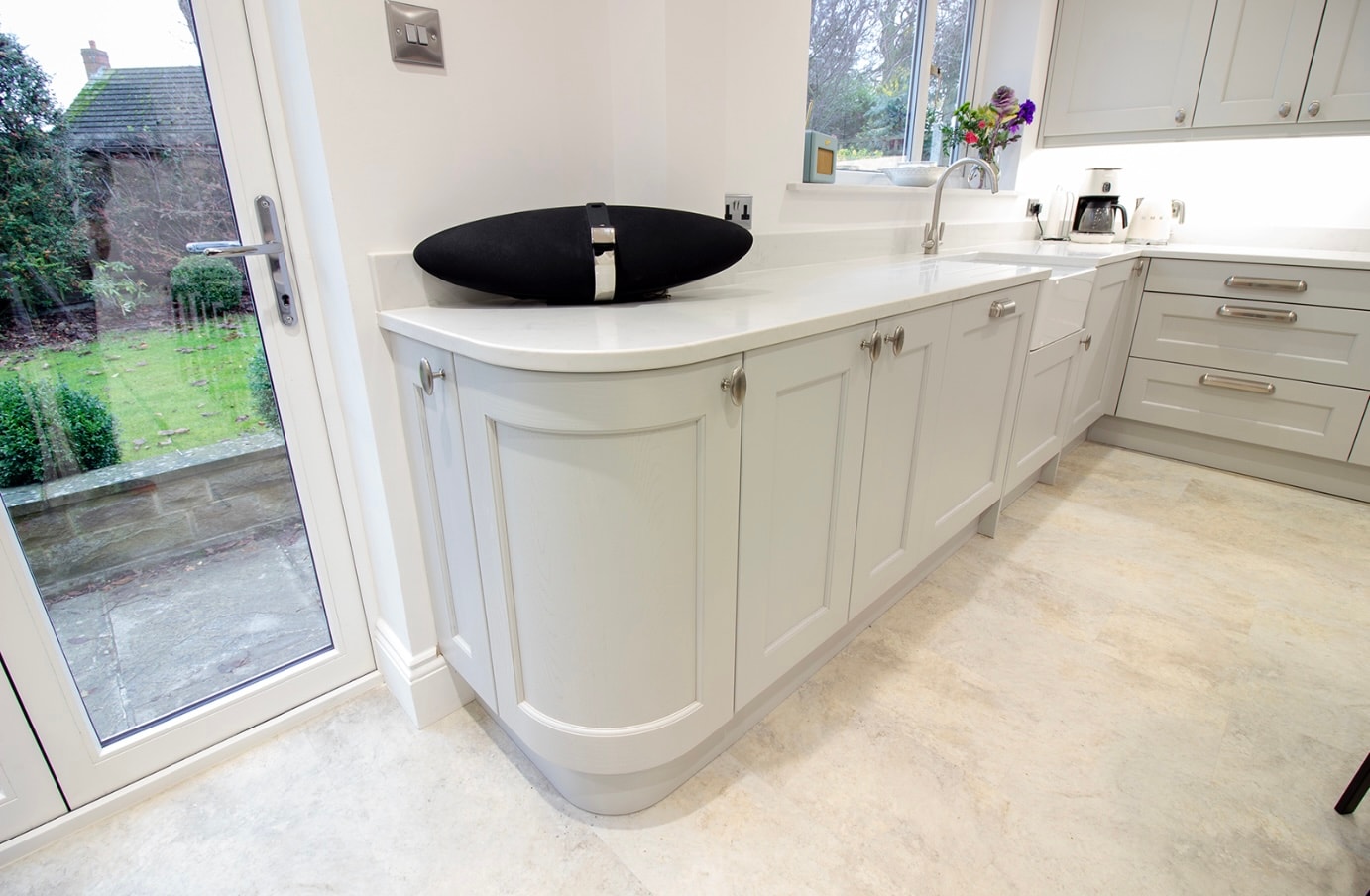 Light grey and graphite kitchen