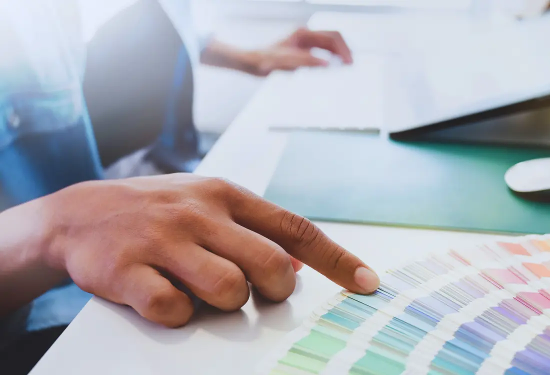 A free graphic design course page offering insight, advice, and developments to help creatives start building projects and respond to industry trends.