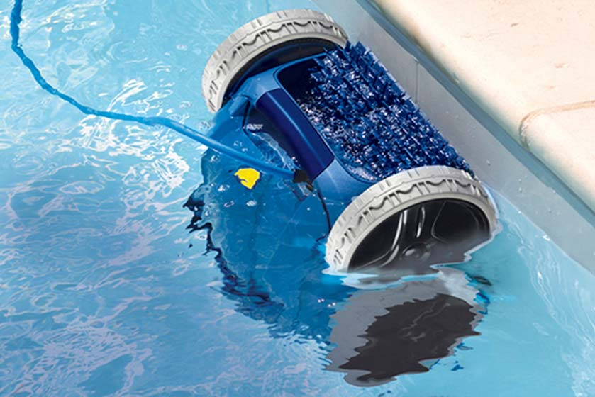 Manual vs. Automatic Pool Cleaners