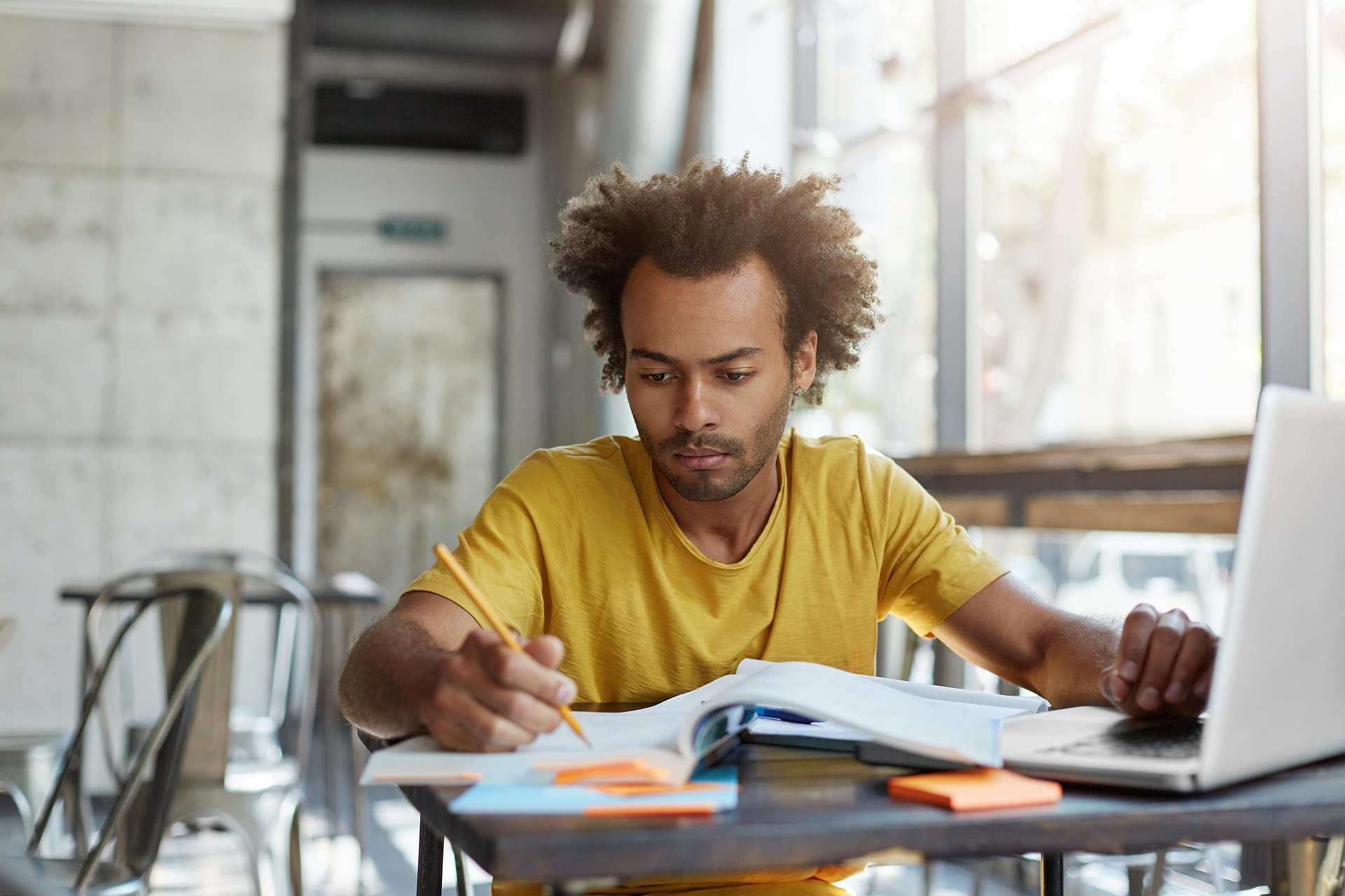 Choosing to enrol in an international foundation year science programme is more than just a stepping‐stone - it’s your launchpad into a globally recognised research university and a future career in science or engineering.
