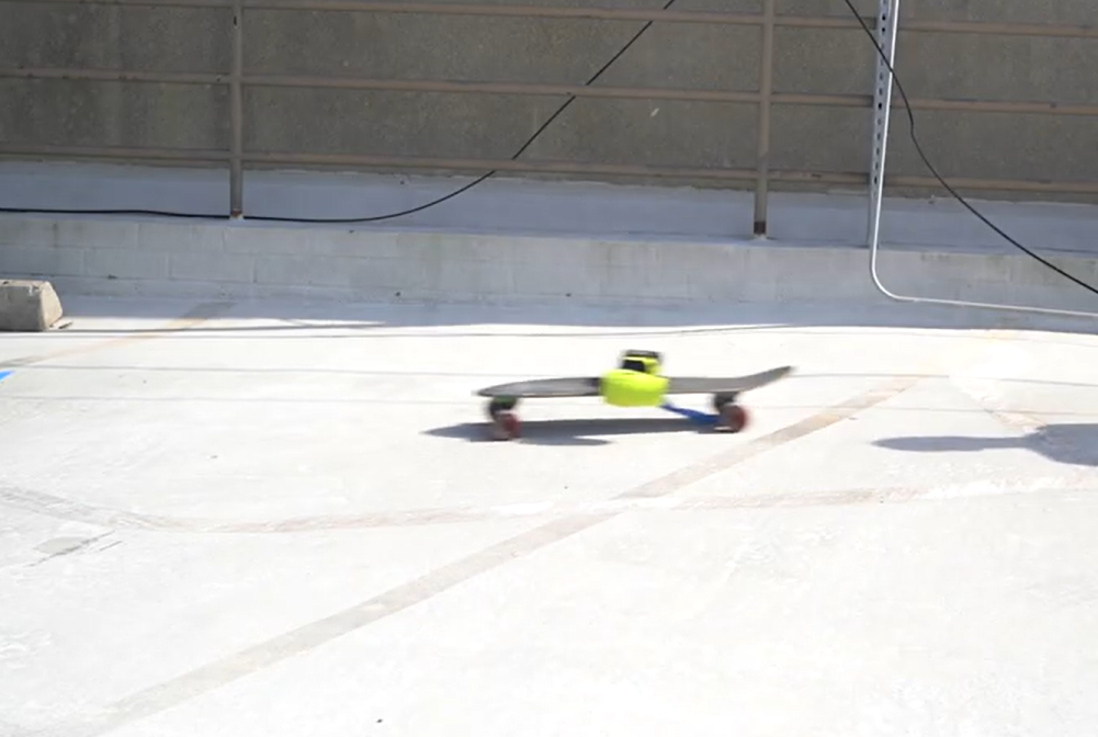 Sakerplus leaf blower on a skateboard