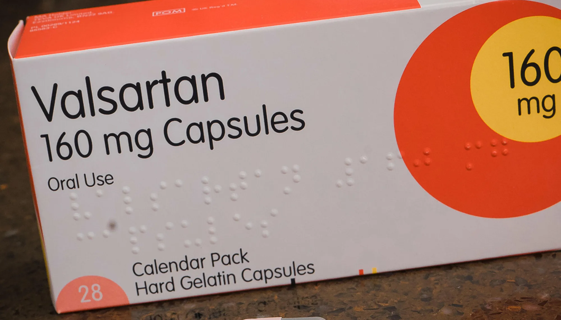 Bildet viser en pakke med Valsartan 160 mg kapsler, et legemiddel som brukes til behandling av høyt blodtrykk (hypertensjon) og hjertesvikt.