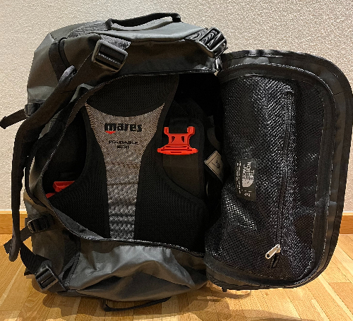 Mares Magellan Folded in my Northface Basecamp XS (31L)