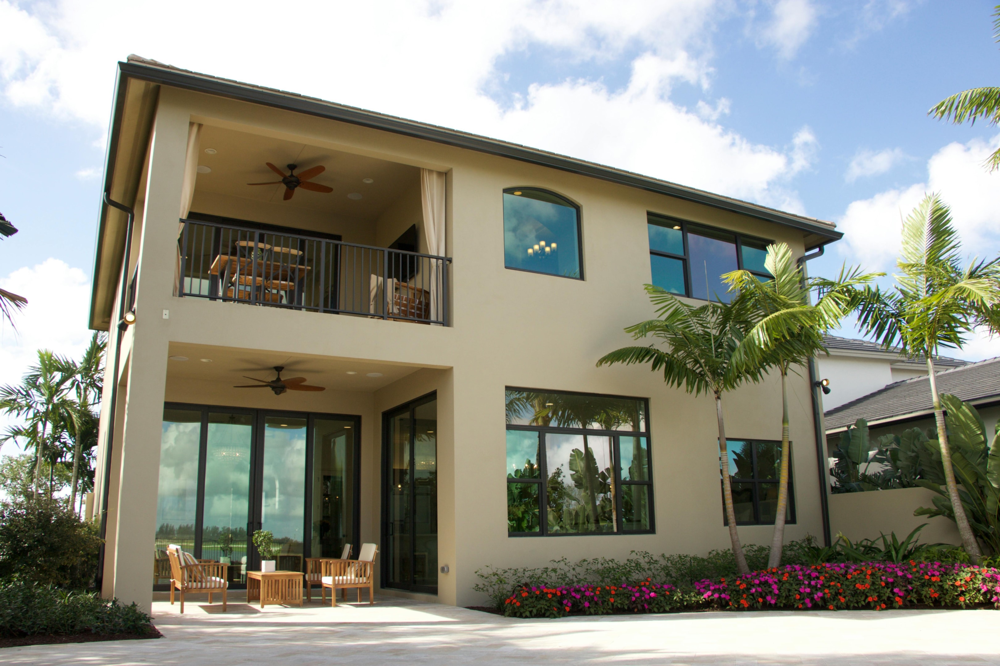 Large single family house in Florida beachtown.