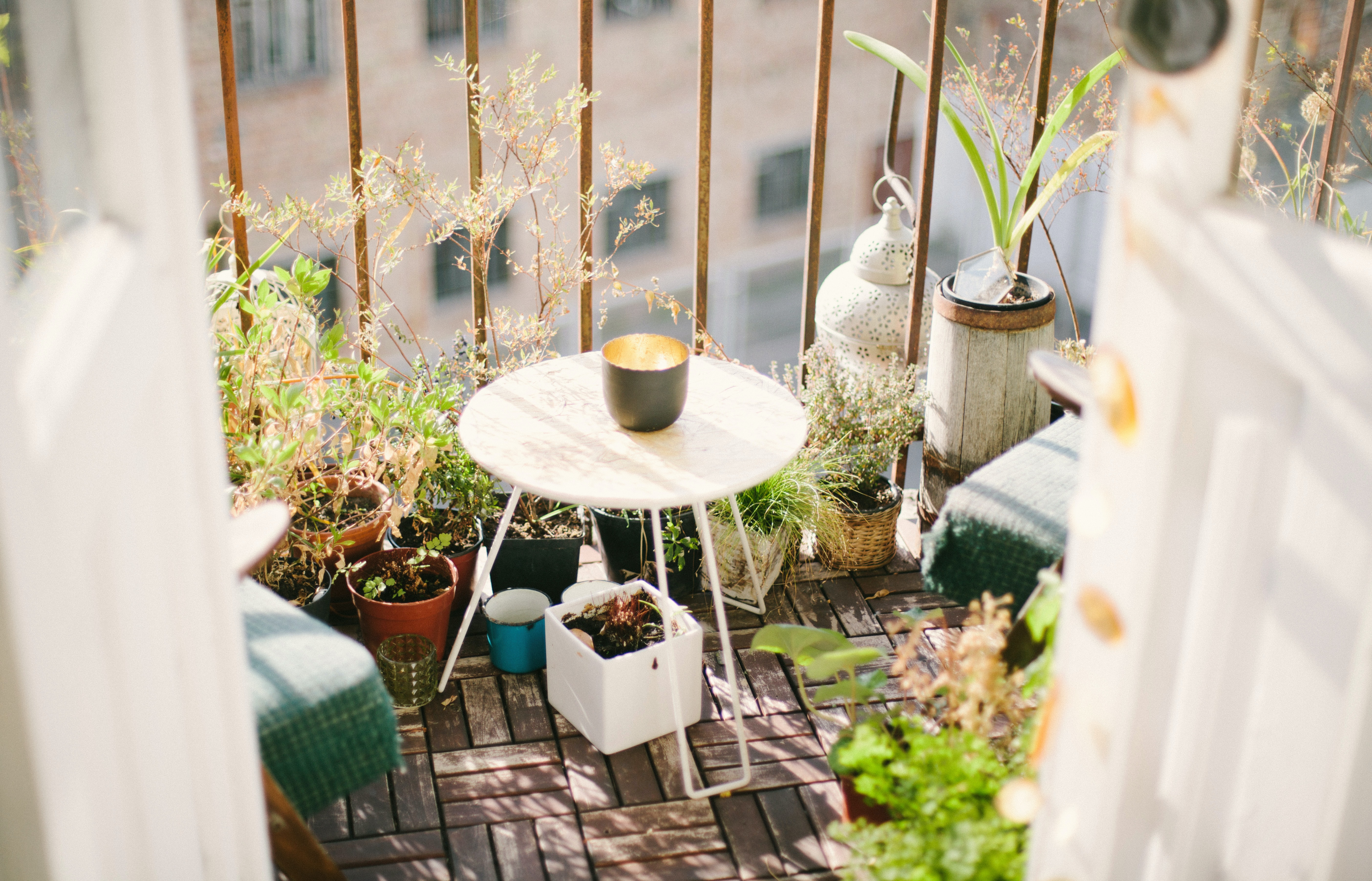 Kleiner Balkon gemütlich dekoriert