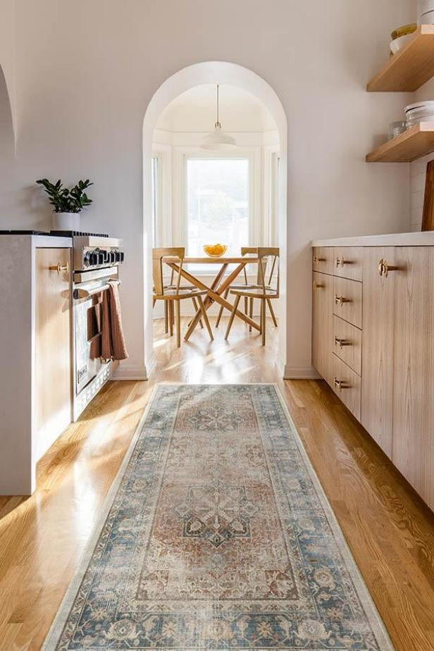  Simple runner rug in a kitchen 