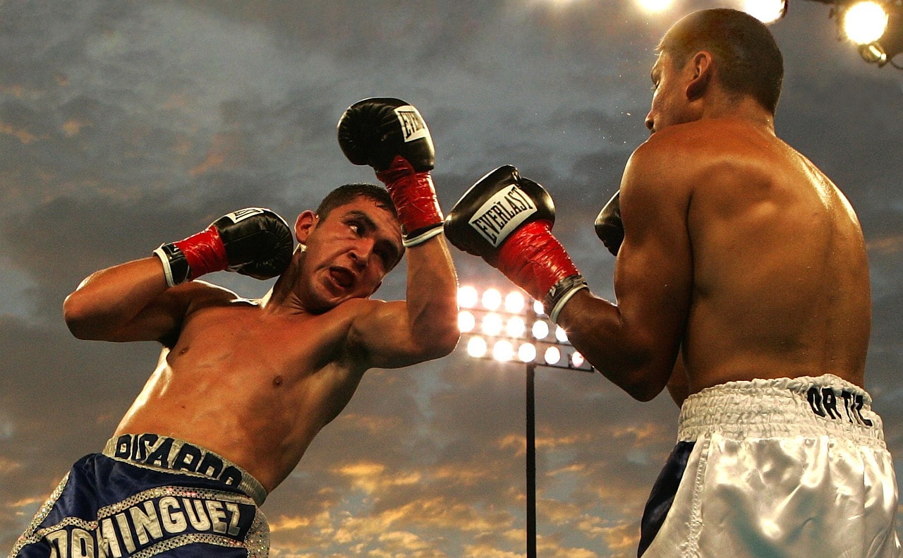 Boxing gloves for competing