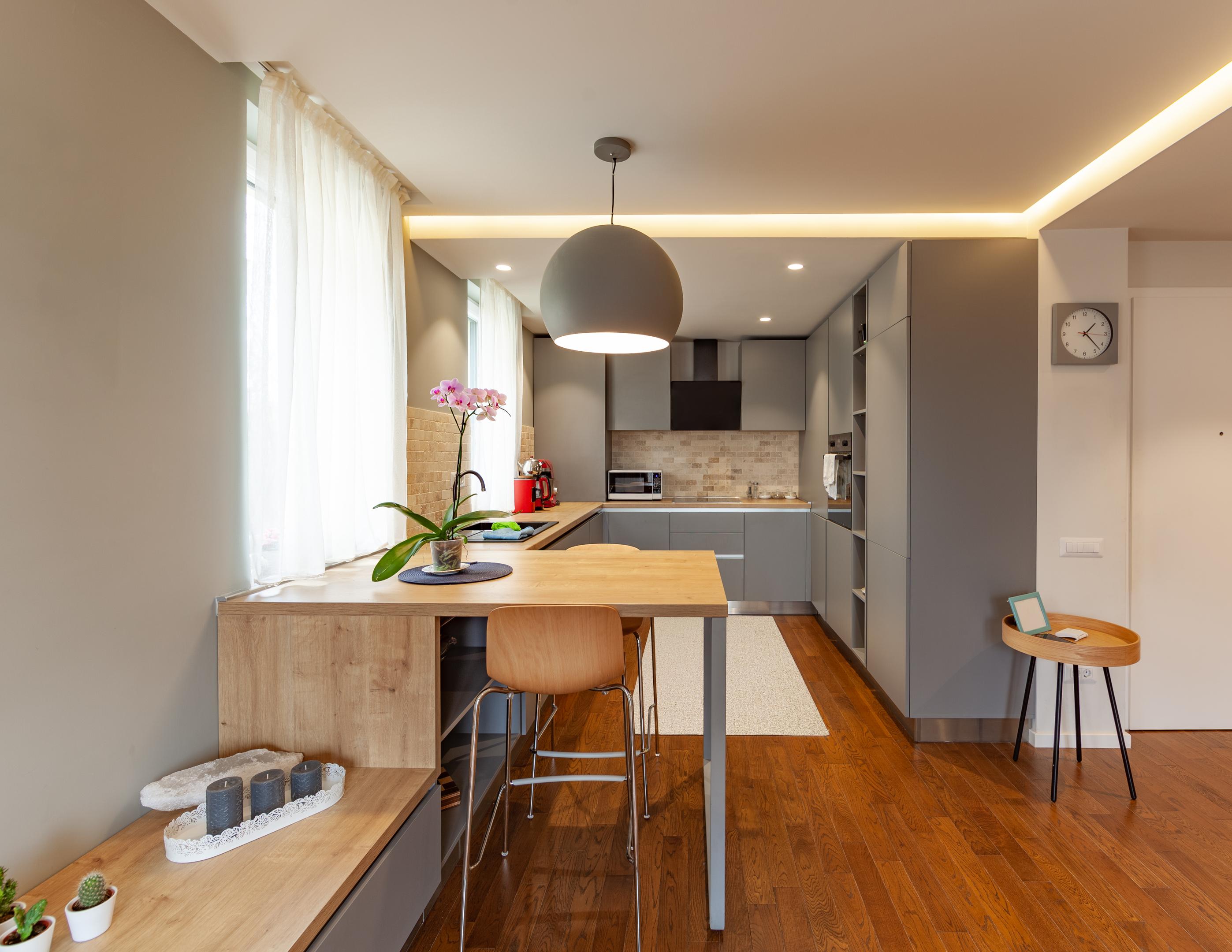 Modern U-shaped kitchen design